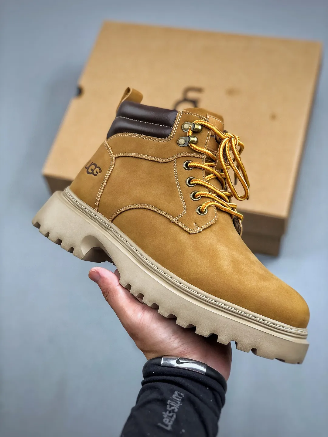 Local pick-up💰560 Support store release New arrival🚀UGG Men's mid-top casual Martin boots series for autumn and winter. Purchasing special quality. High elastic Modern external non-slip rubber foam ultra-light outsole. Lace-up design. Very easy to put on and take off. Made of TPU molded and shaped genuine leather upper material #EVA light wing technology outsole with non-slip, wear resistance and good elasticity. ❗ American light luxury brand [UGG] M Tasman Weather Hybrid Tasman hybrid series medium-cut thick-soled lightweight casual Martin boots" Size: 39-44 (one size larger)
